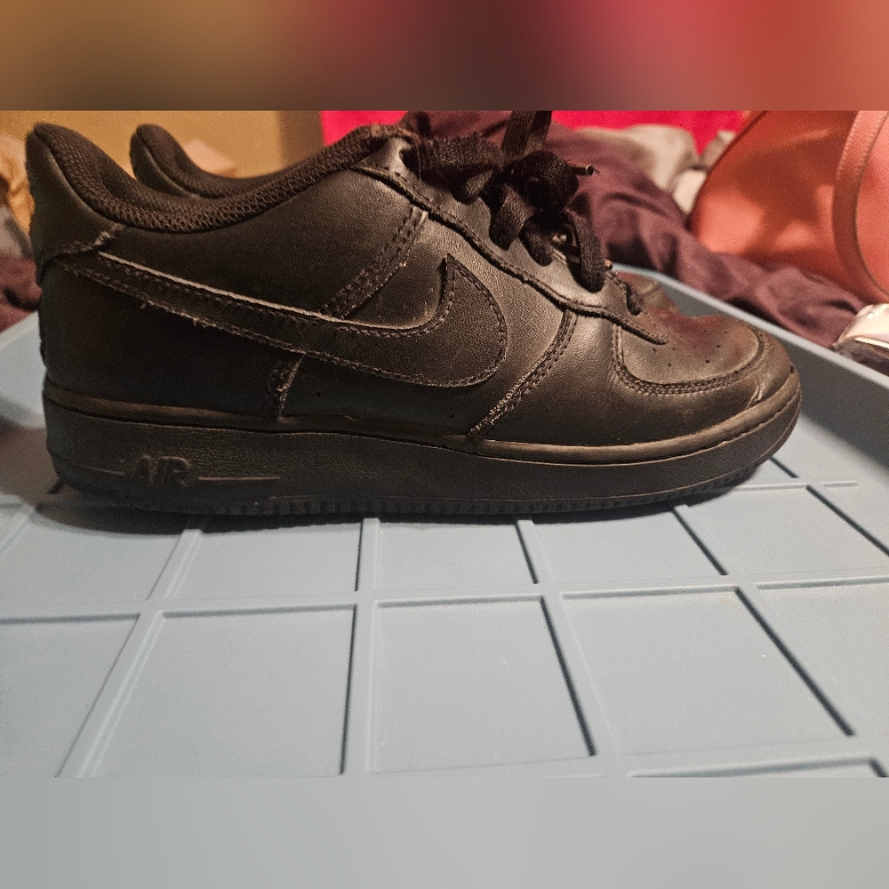 Nike Air Force 1 Triple Black Shoes 314192-009 Low Top Leather Youth Size 7Y